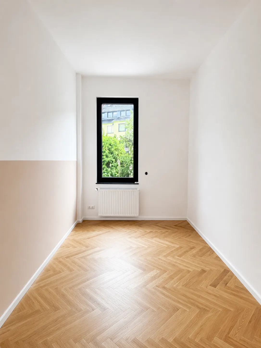 Zimmer mit bodentiefem Fenster, Lambert Beletage
