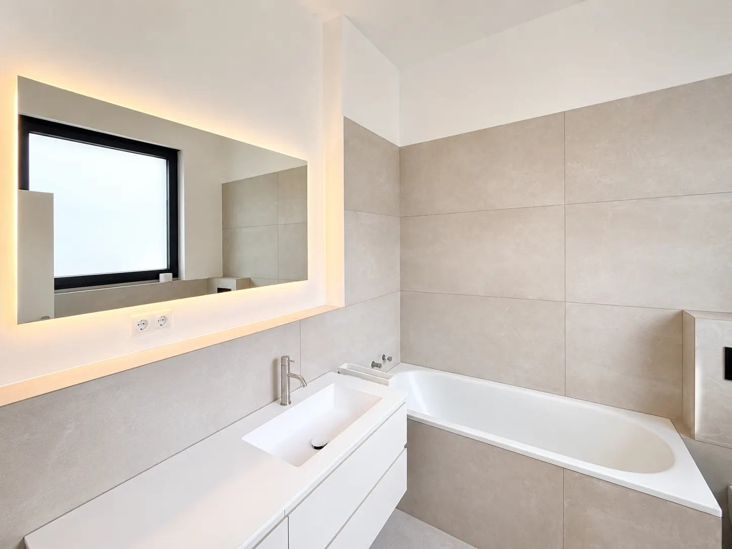 Badezimmer mit Waschtisch, Lambert Beletage